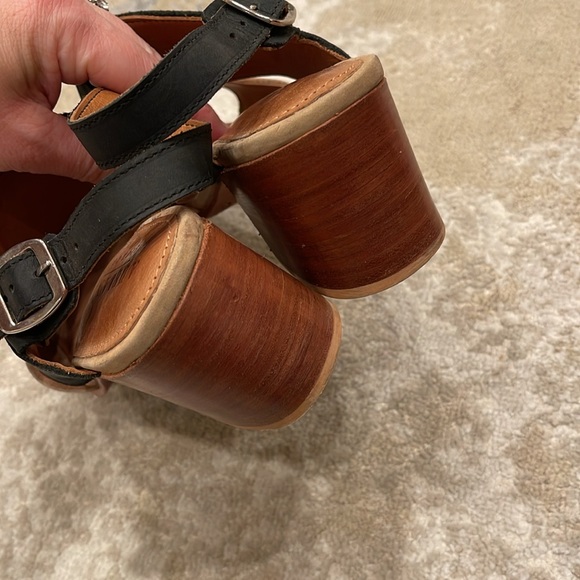 Adelante Shoes | Wide Black And Tan Sandals Size 7.5 - Picture 5 of 8